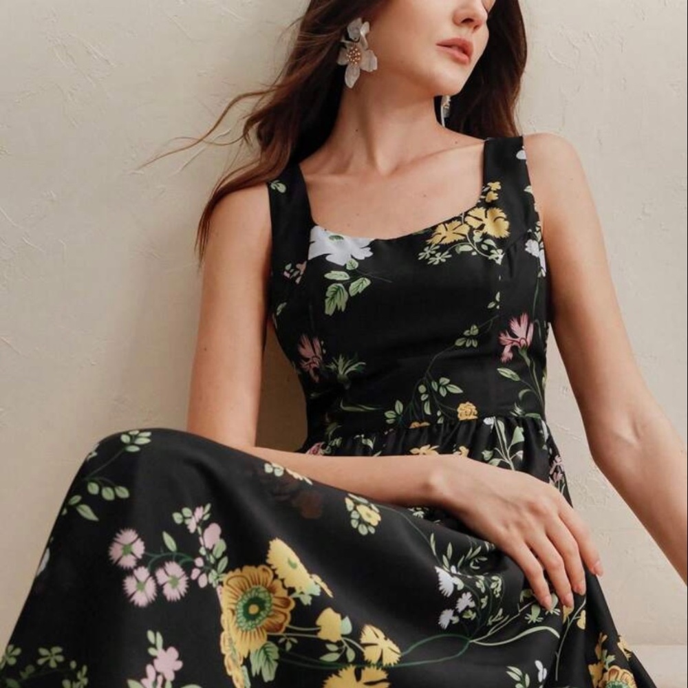 NEW W/ TAGS! Limited Time Offer! Floral midi dress